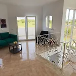 Arquete 6 Seat Jacuzzi 5 Min Walk To Shops