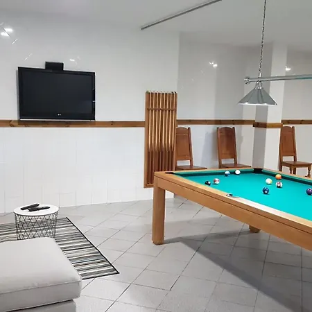 Arquete 6 Seat Jacuzzi 5 Min Walk To Shops Villa