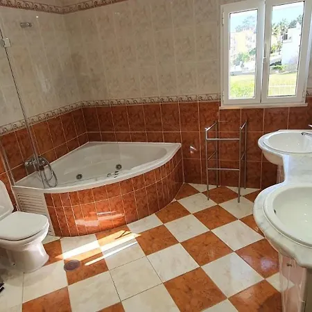 Arquete 6 Seat Jacuzzi 5 Min Walk To Shops Villa