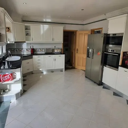 Arquete 6 Seat Jacuzzi 5 Min Walk To Shops *